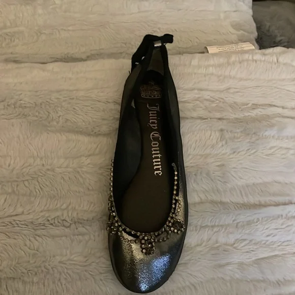 Elegant Silver Women's Flats - Picture 2 of 3